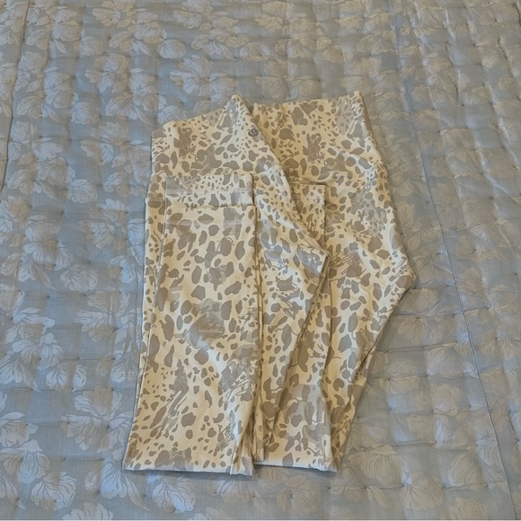 Lululemon Align High-Rise Pant 25" Cheetah Camo Antique White Multi size…new - Picture 9 of 13